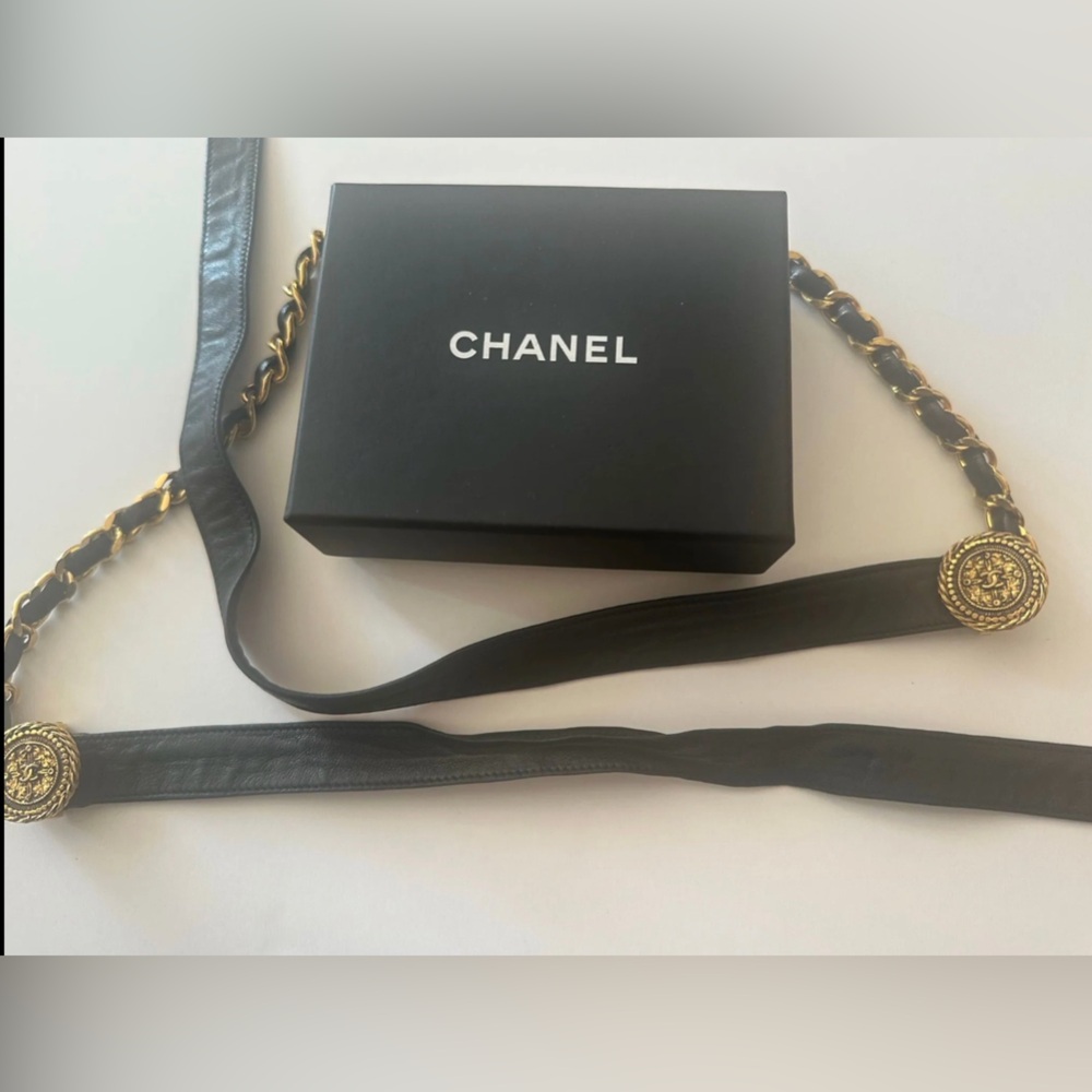 CHANEL Black Leather Belt with Gold Accents vintage - Picture 7 of 8